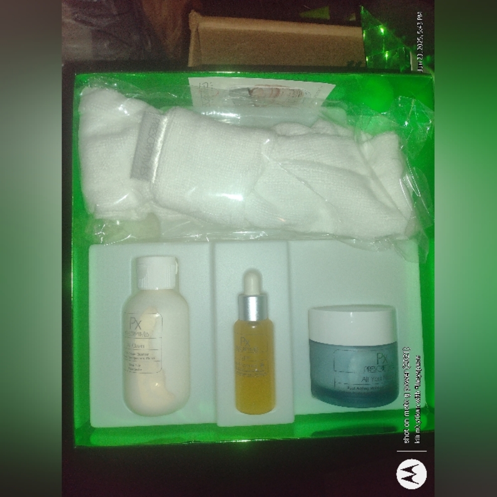 Prescriptives Daily Care For Drier Skin Box Set - Picture 2 of 7